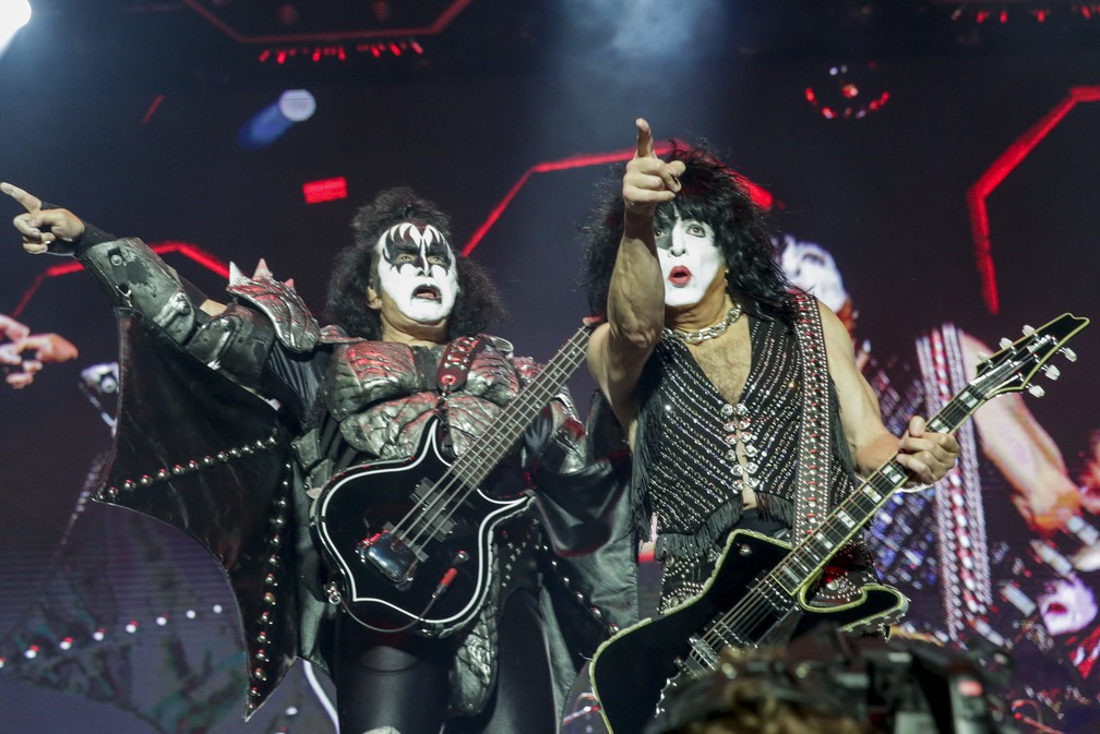 Kiss faz espetáculo grandioso e Paul Stanley se encanta com grilo no