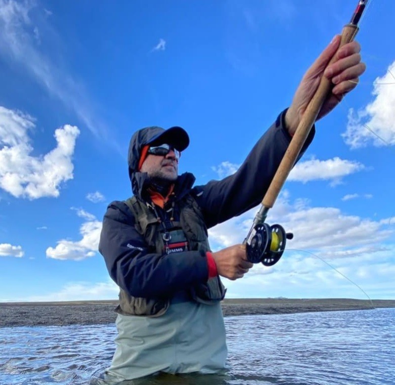 No instagram, Sáenz Valiente exibe o gosto por viagens e pesca — Foto: Reprodução/Instagram