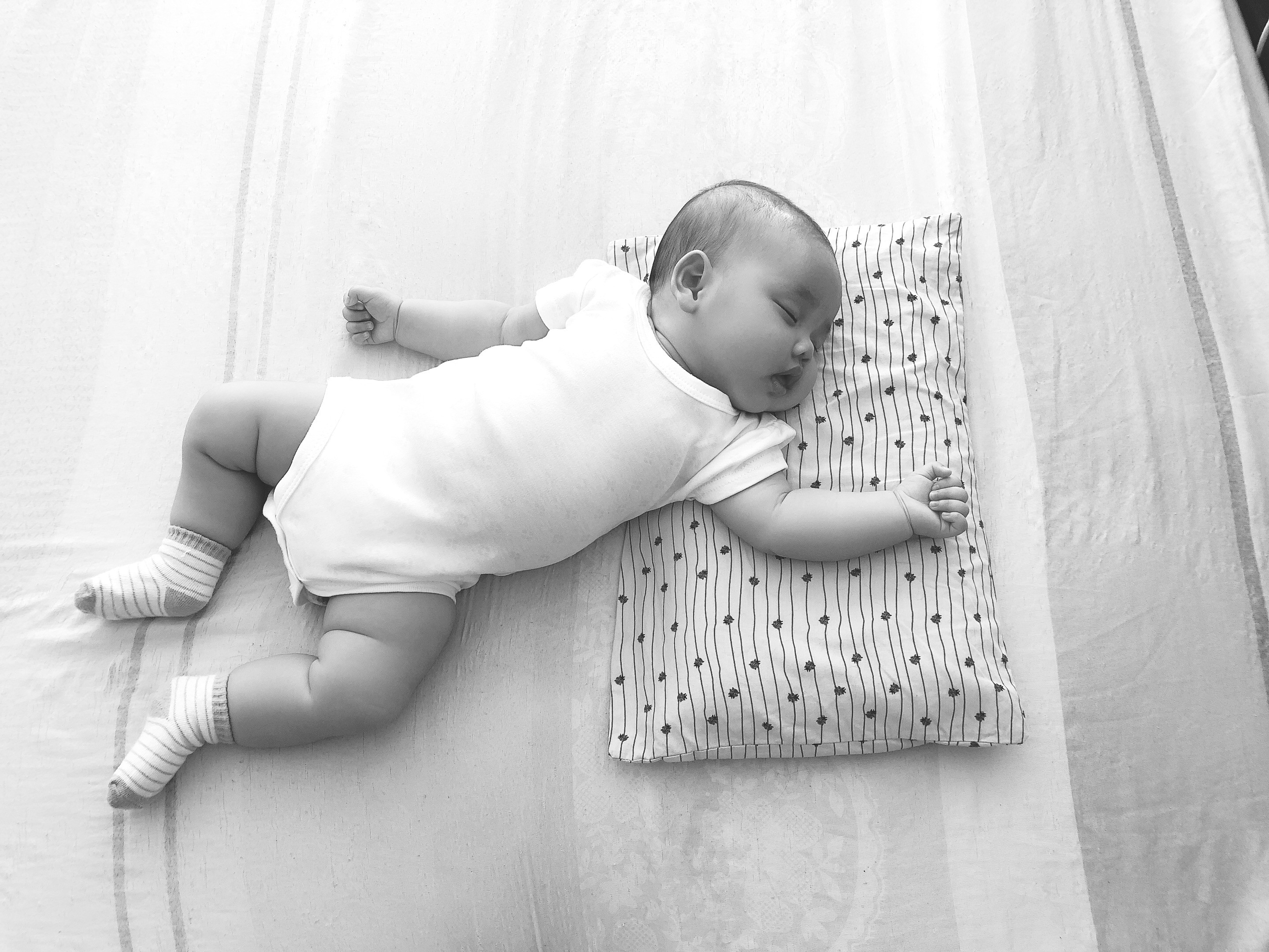 bebê pode usar travesseiro? (Foto: Getty)