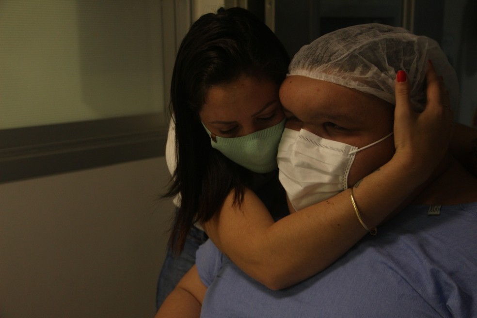 Gabriela conta que cirurgia vai trazer mais qualidade de vida para o filho: "ele corria risco de vida" — Foto: Gabriela Fetter/Arquivo Pessoal