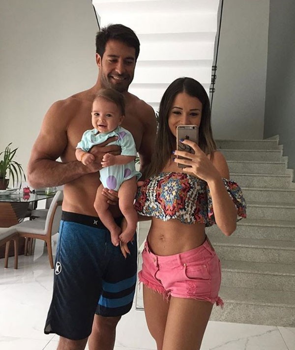 Aryane Steinkopf com filho e marido (Foto: Reprodução Instagram)