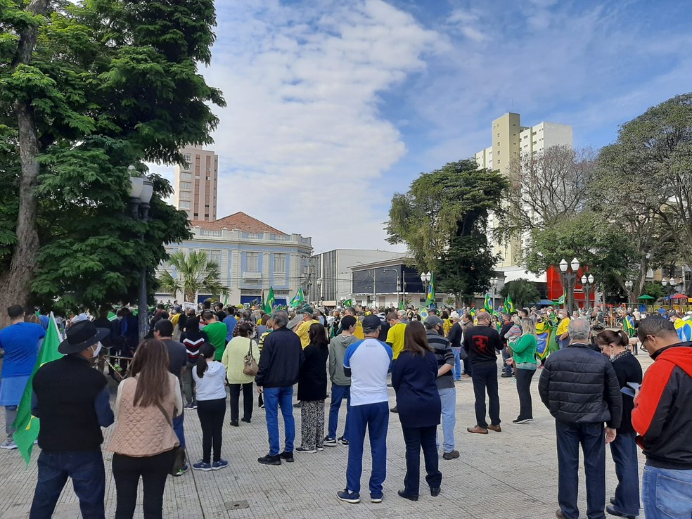 Em Piracicaba, manifestantes fizeram um ato a favor do voto impresso e do presidente Jair Bolsonaro neste domingo — Foto: Caroline Giantomaso/G1