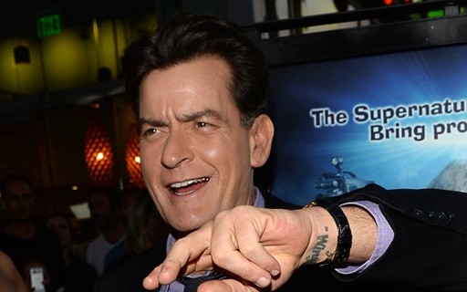 Charlie Sheen é Processado Em 1 Milhão De Dólares Por Ex Empregado Monet Celebridades 