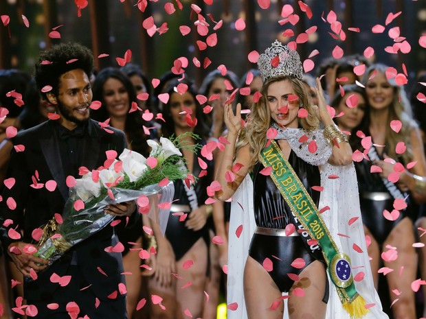 Gaúcha Marthina Brandt é eleita Miss Brasil 2015 (Foto: Nelson Antoine/ Estadão Conteúdo)