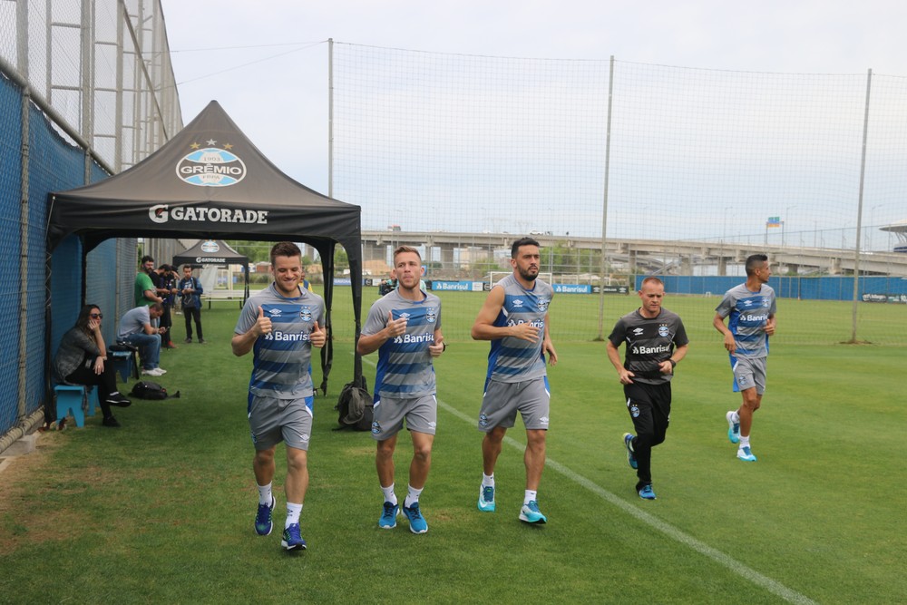 Grêmio treina sem quatro titulares e deve ter time misto contra o Flamengo