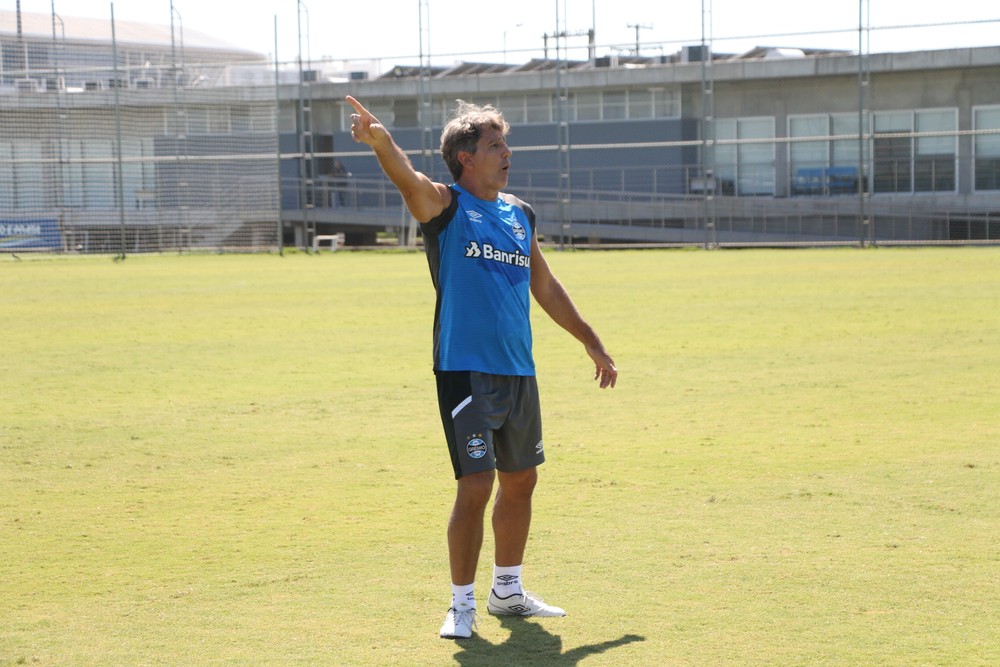 Renato fecha treino e faz mistério sobre Grêmio para enfrentar o VEC