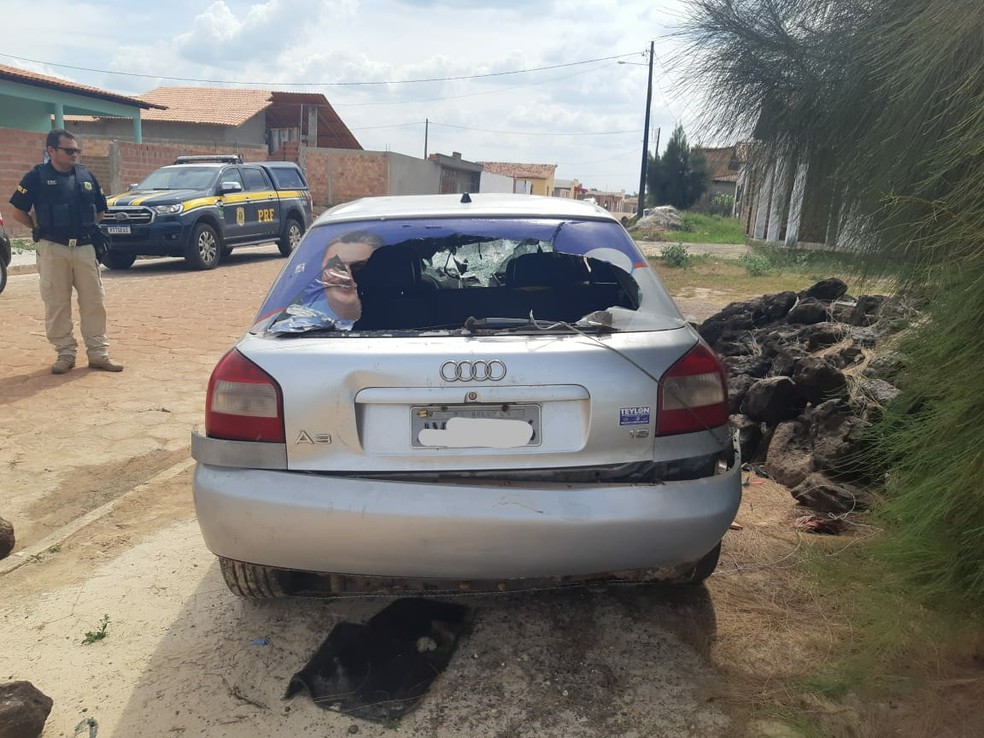 Colisão frontal entre carro e motocicletas deixa três pessoas mortas na BR-316, no Maranhão. — Foto: Divulgação/PRF.