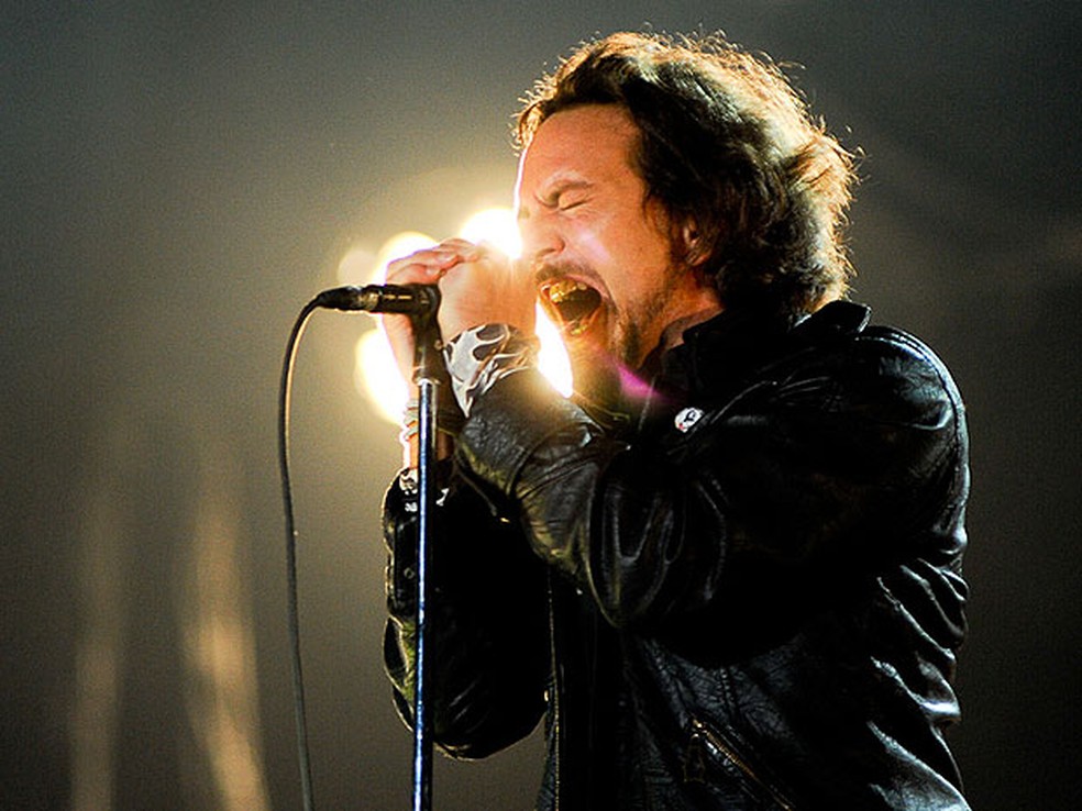 Eddie Vedder Se Junta A Artistas De Rua E Faz Show Improvisado Em Chicago Musica G1