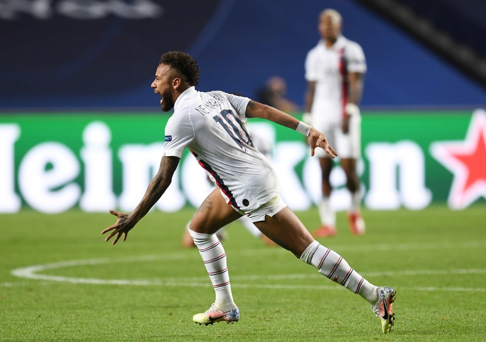 Neymar vibra na vitória do PSG sobre a Atalanta — Foto: David Ramos/Pool via REUTERS