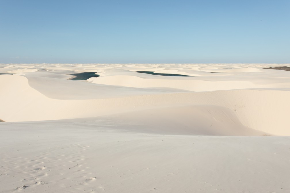 Visual dos lençóis: dunas a perder de vista permeadas por lagoas — Foto: Celso Tavares/G1
