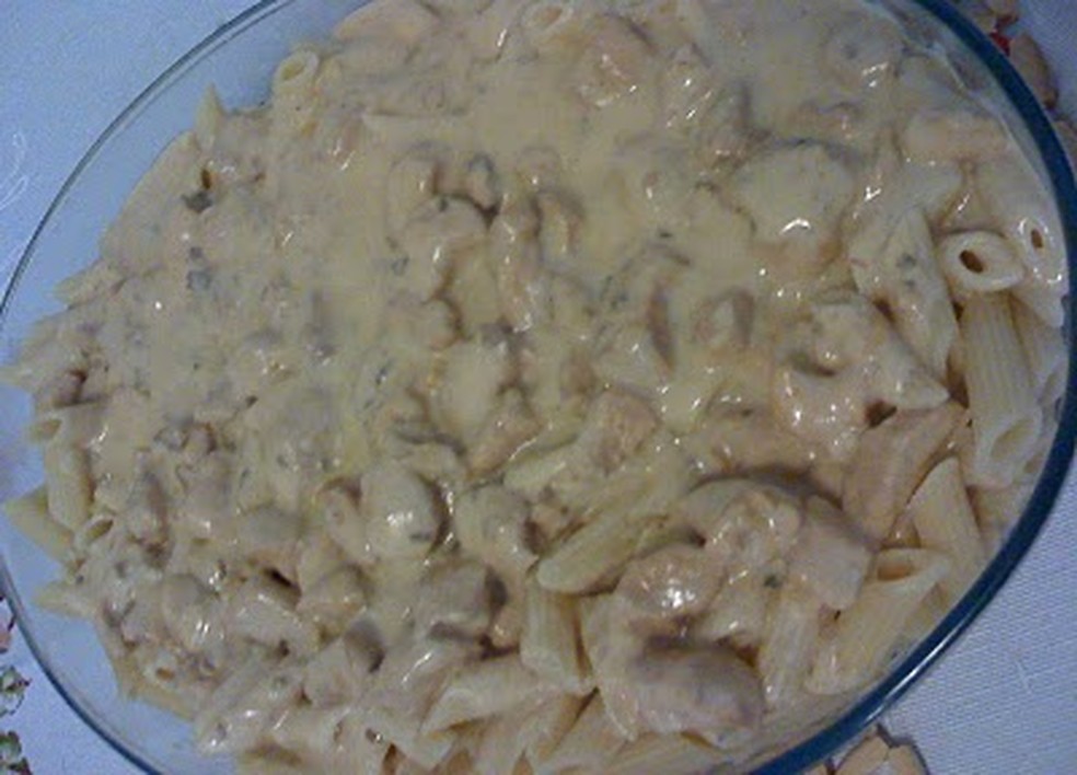 Penne Com Frango Ao Molho Branco