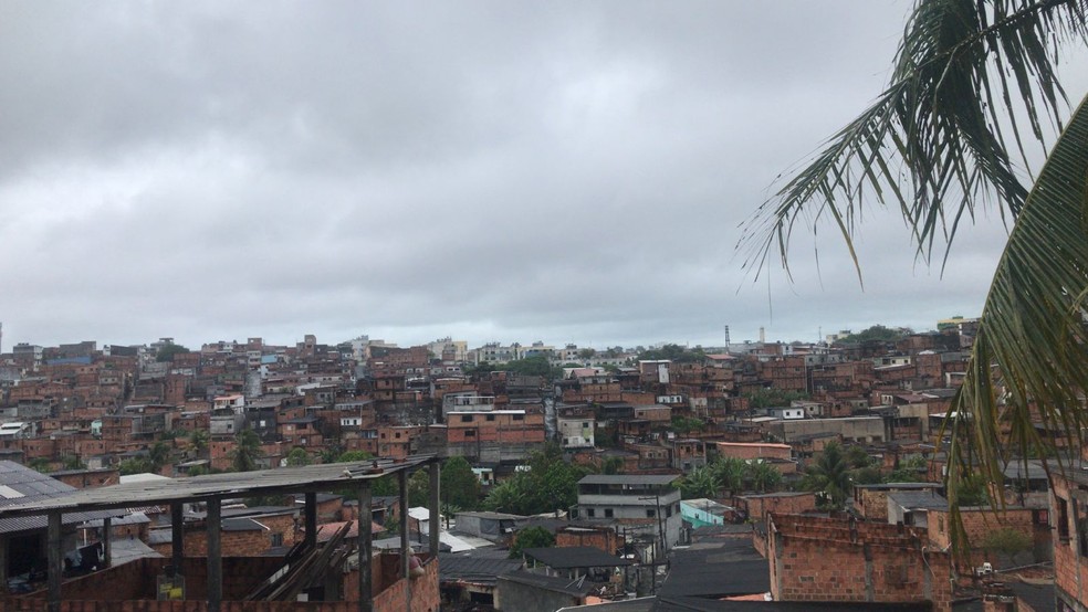 Céu nublado durante temporal no bairro de Mata Escura, em Salvador — Foto: Divulgação