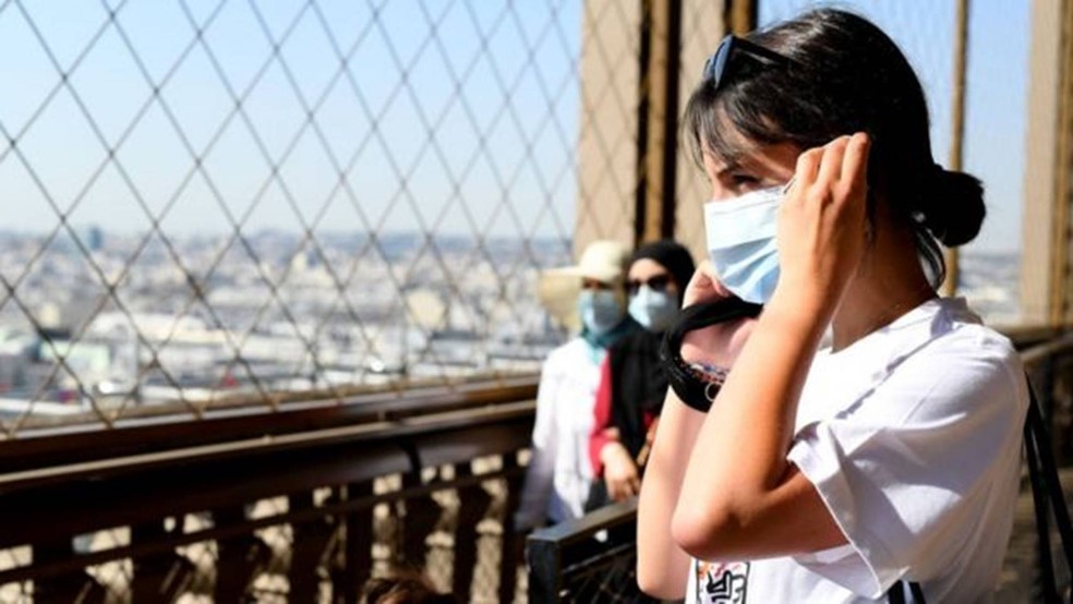 Viajar para Paris ou para perto de sua casa? A segunda opção será mais viável, acredita o executivo — Foto: Getty Images via BBC