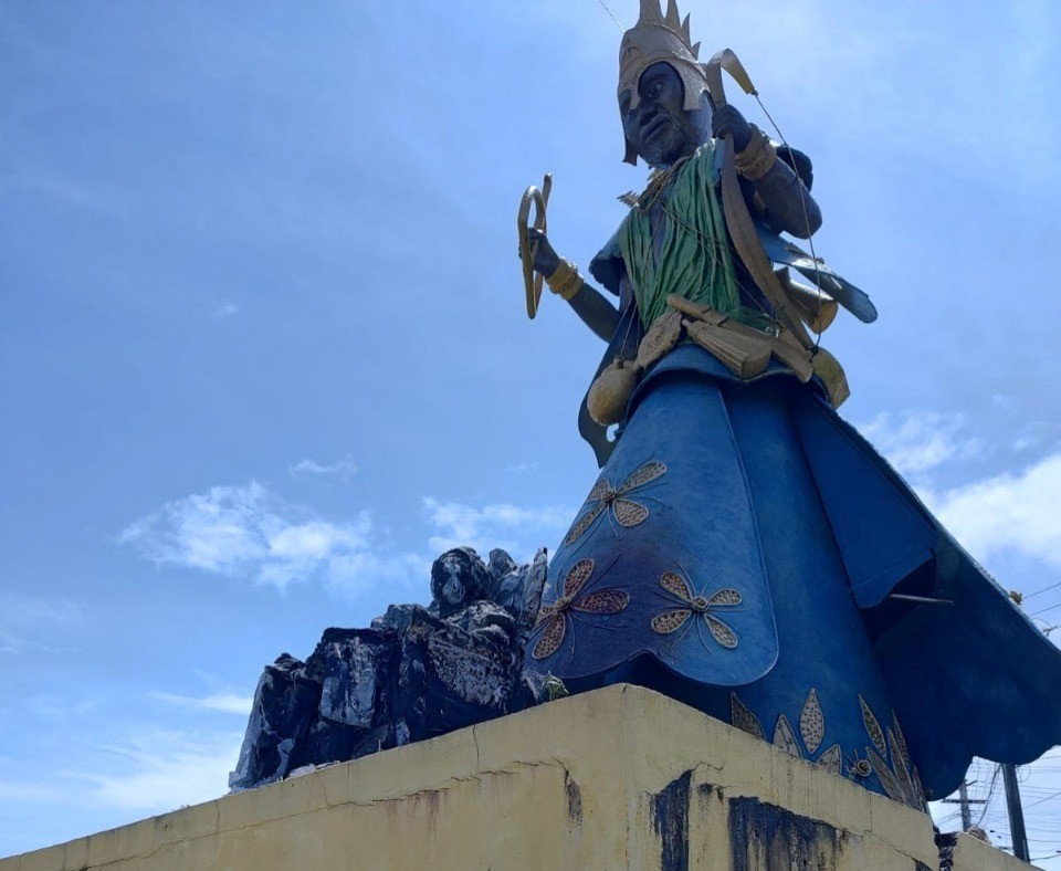 Após incêndio na escultura de Mãe Stella de Oxóssi, grupo faz reunião em Salvador para discutir confecção de réplica