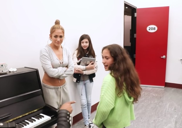 Emme, filha de Jennifer Lopez, arrasa cantando (Foto: Reprodução/Instagram)