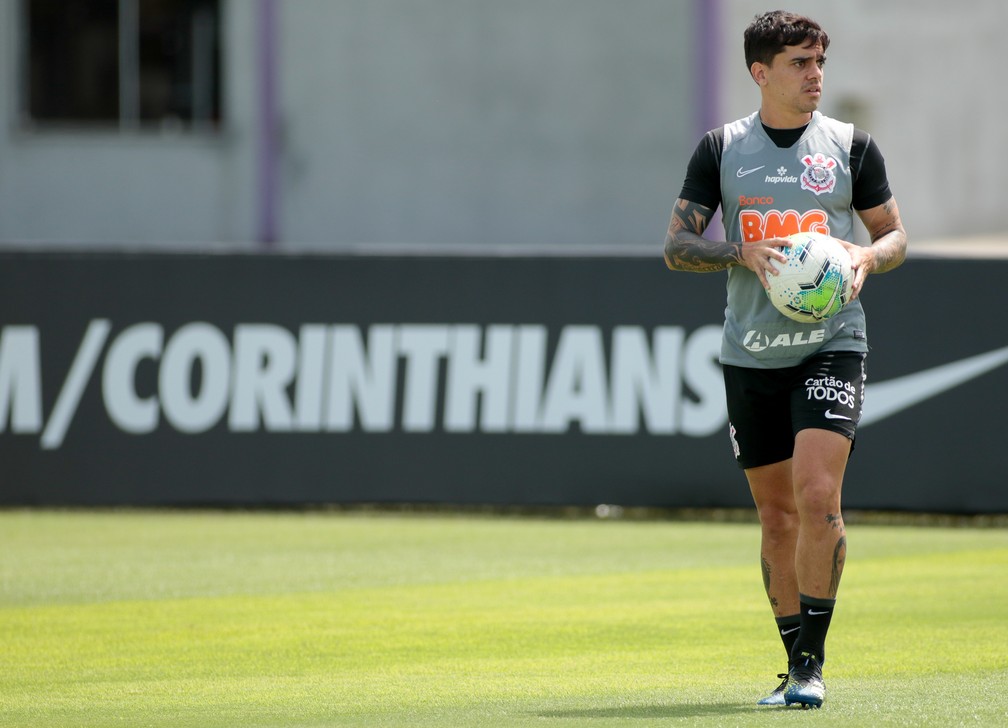 Fagner lidera o Corinthians em quatro quesitos no Brasileirão e chega a 23 jogos em sequência