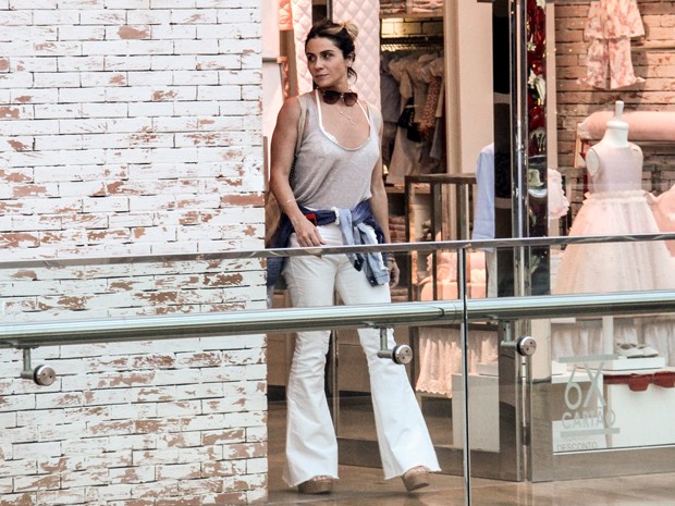Giovanna Antonelli em dia de compras (Foto: J Humberto/AgNews)