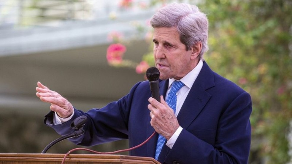 John Kerry criticou a atuação do Brasil no combate ao desmatamento — Foto: EPA
