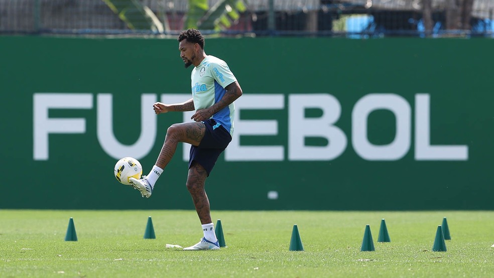 E o Jailson? Volante avança em recuperação, mas tem futuro incerto no Palmeiras