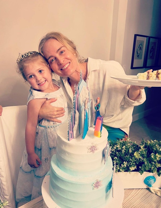 Angélica comemora aniversário da sobrinha-neta: 