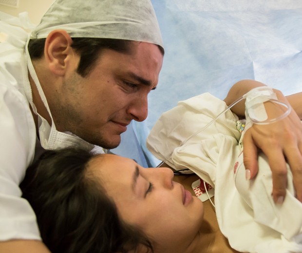 O nascimento de Madalena, filha de Yanna Lavigne e Bruno Gissoni (Foto: Thaís Galardi)