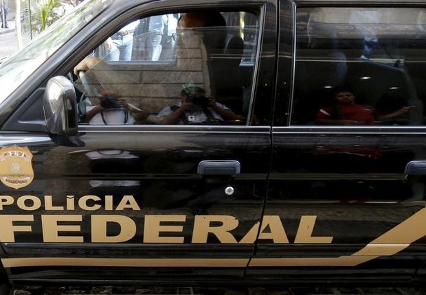 Carro da Polícia Federal, no Rio de Janeiro (Foto: Sergio Moraes/Reuters)