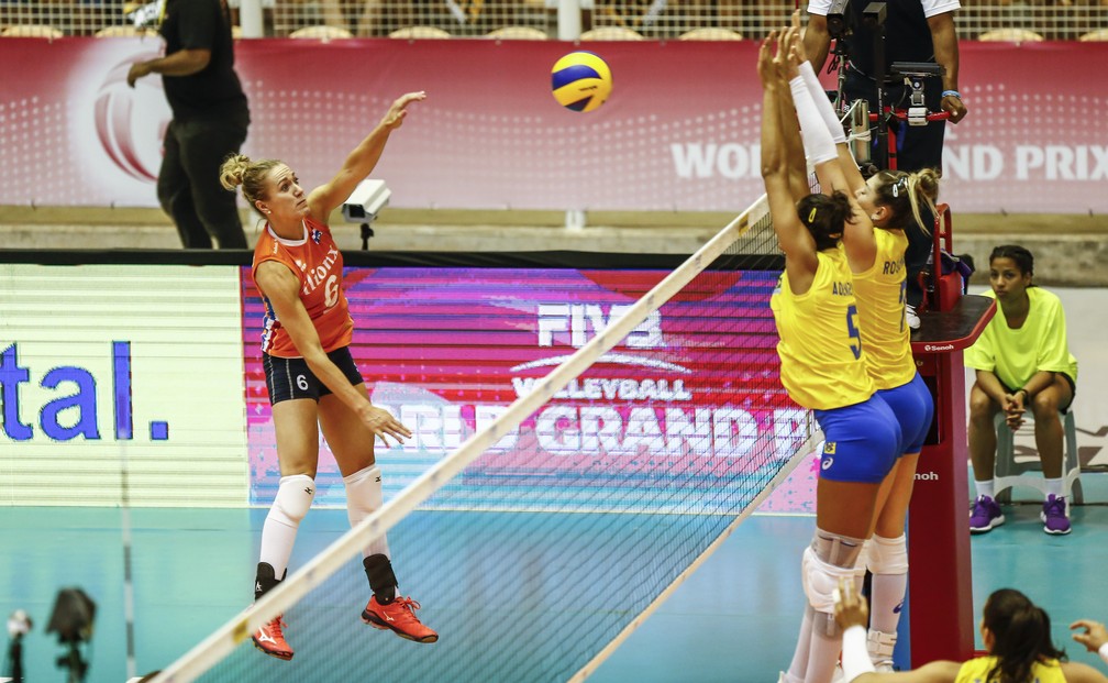 Bloqueio foi uma das principais armas do Brasil contra a Holanda (Foto: FIVB)