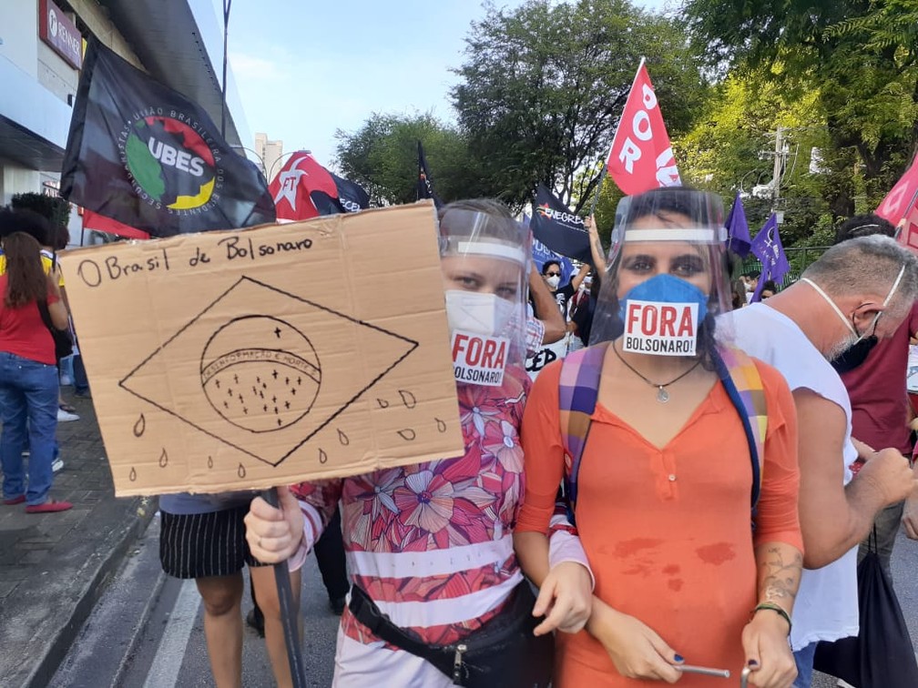 Manifestantes fazem ato contra o presidente Jair Bolsonaro no Rio Grande do Norte — Foto: Juliane Barreto/Inter TV Cabugi