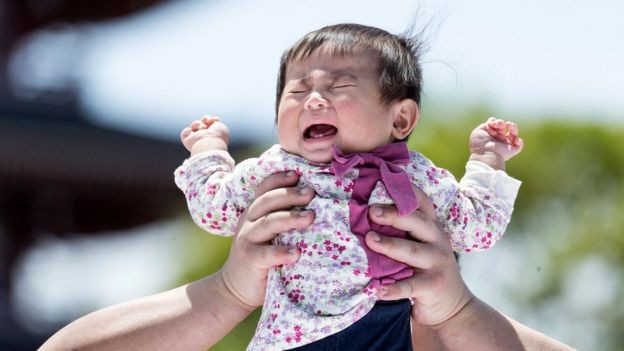 A taxa de fertilidade do Japão caiu de 2,1 filhos por mulher na década de 1970 para 1,4 hoje (Foto: Getty Images via BBC News)