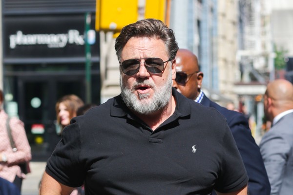 O ator Russell Crowe durante um passeio pelas ruas de Nova York (Foto: Getty Images)