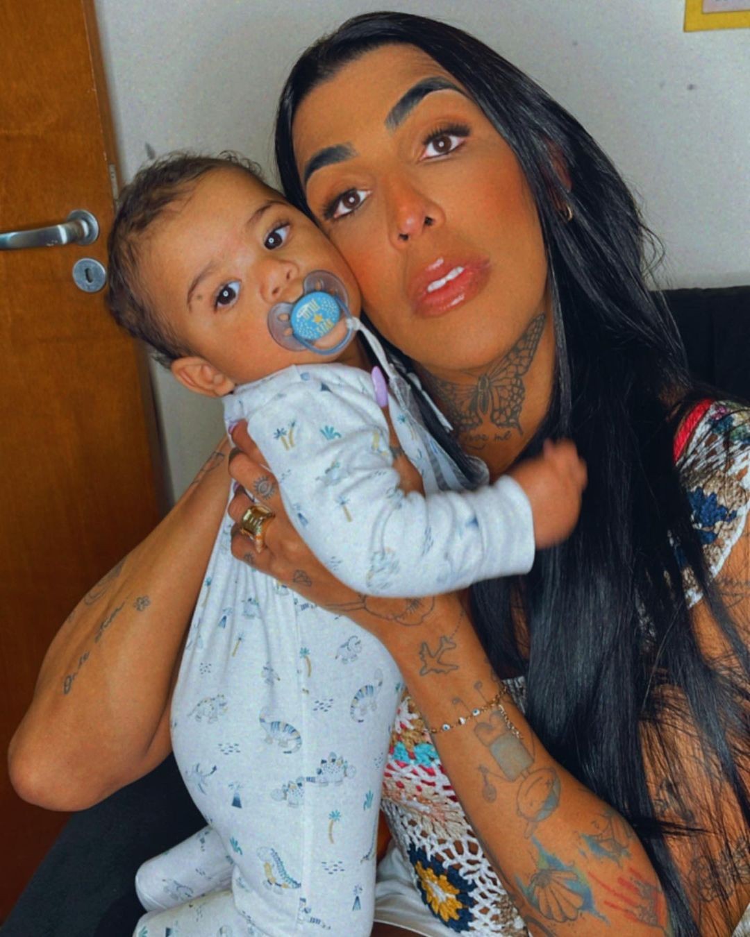Pepita posa com o filho, Lucca, e deixa declaração (Foto: Reprodução/Instagram)