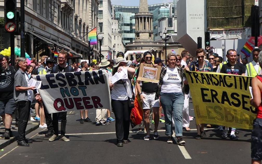 Grupo que defende retirada da letra L da sigla LGBT participou de manifestações no Reino Unido, incluindo em Londres em 2018 — Foto: Pam Isherwood