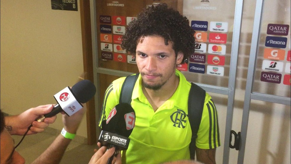 Arão viu Nilton Santos como neutro não só para o Flamengo, mas também para o Vasco — Foto: Thiago Lima