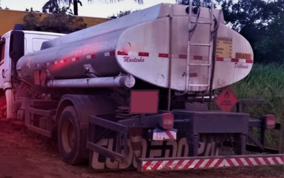 Caminhão foi encontrado na BR-242, em Seabra — Foto: Polícia Rodoviária Federal (PRF)