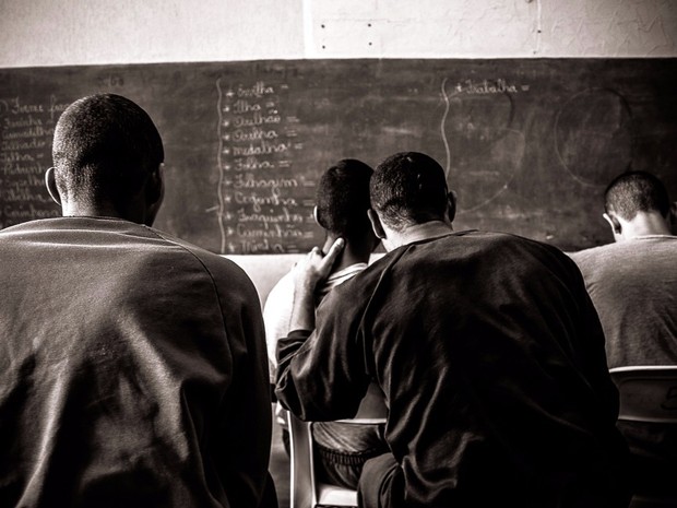 Internos durante aula no período da manhã na Fundação Casa de São Carlos (Foto: Fabio Rodrigues/G1)