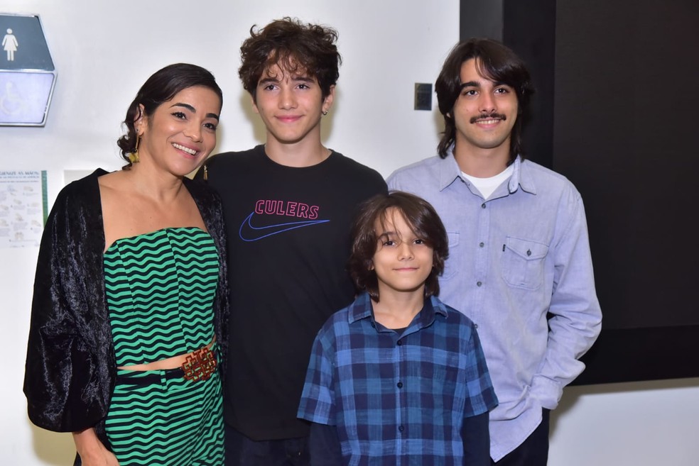 Luciana Lima e os filhos, Antonio, Leo e Dante — Foto: Divulgação 