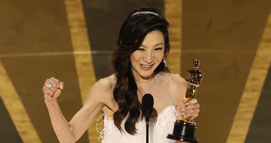 Michelle Yeoh leva Oscar de Melhor Atriz no Oscar 2023