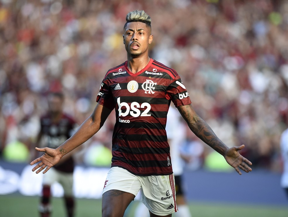 Bruno Henrique vibra com seu hat-trick em cima do Corinthians — Foto: André Durão