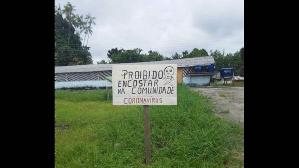 Placa instalada na comunidade de Taraucuá, no rio Uaupés, Terra Indígena Alto Rio Negro — Foto: Dsei Alto Rio Negro