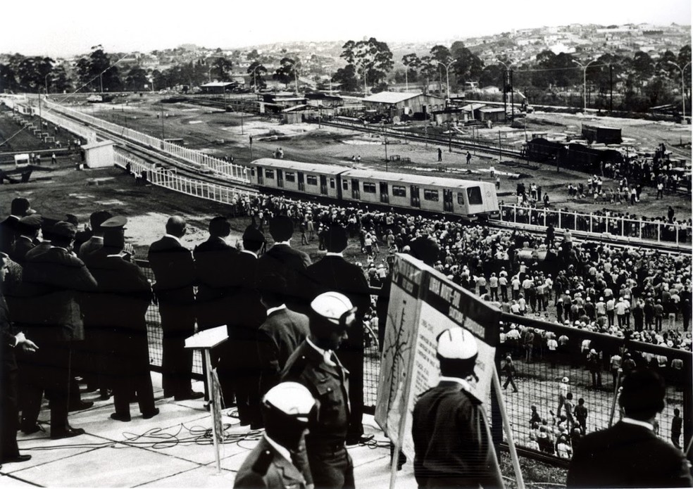 Viagem da unidade protótipo do Metrô no trecho Jabaquara Saúde em 6 de setembro de 1972 — Foto: Divulgação 