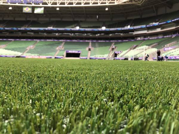 Empresa que instalou campo na arena do Palmeiras inicia contatos para troca de termoplástico