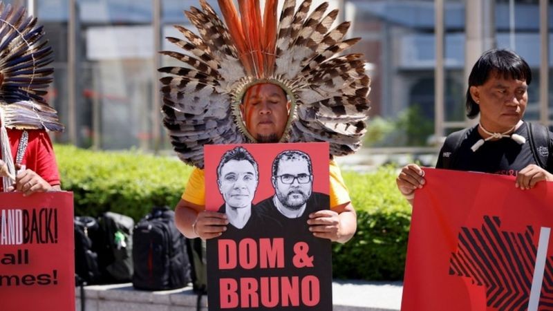 A ambientalista Angela Mendes vê similaridades entre a trajetória de seu pai e as do indigenista Bruno Pereira e do jornalista britânico Dom Phillips (Foto: Reuters via BBC News)