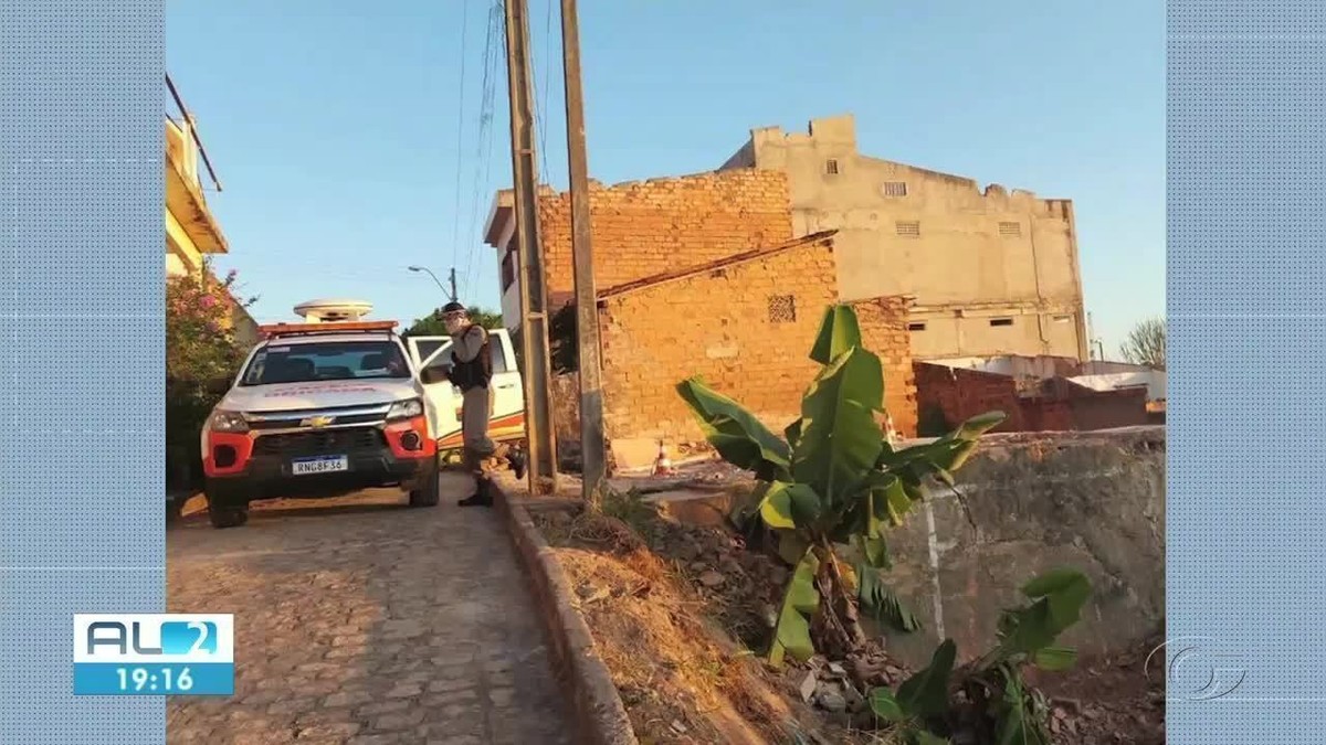 Afundamento Do Solo Moradora Do Pinheiro Em Maceió é Retirada De Casa De Forma Involuntária 