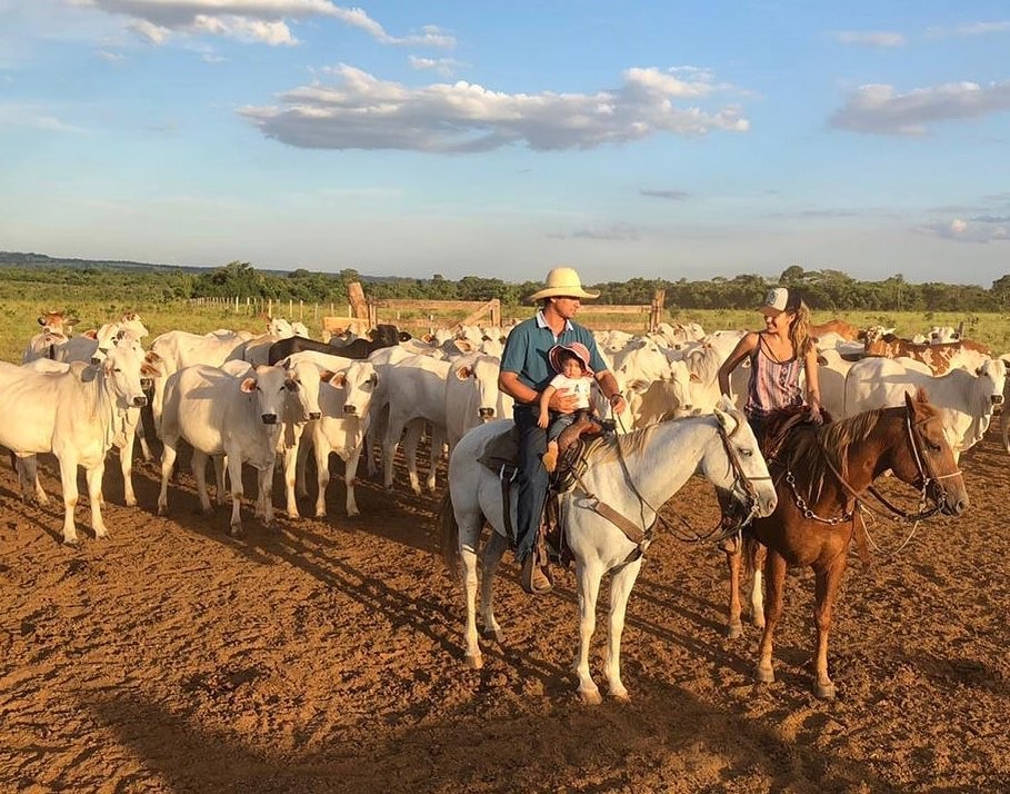 Fael Cordeiro, do BBB12, junto de sua família em fazenda no Mato Grosso do Sul (Foto: Reprodução/Instagram)