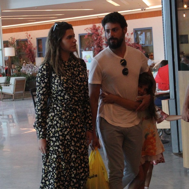 Cauã Reymond: compras com Mariana Goldfarb e Sofia (Foto: AgNews / J Humberto)