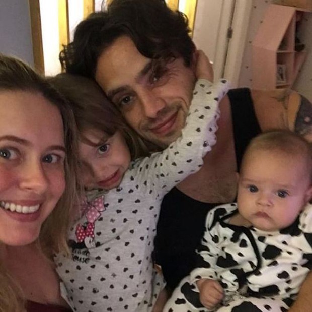 Mari Bridi com Rafael Cardoso e os filhos, Aurora e Valentim (Foto: Reprodução/Instagram)
