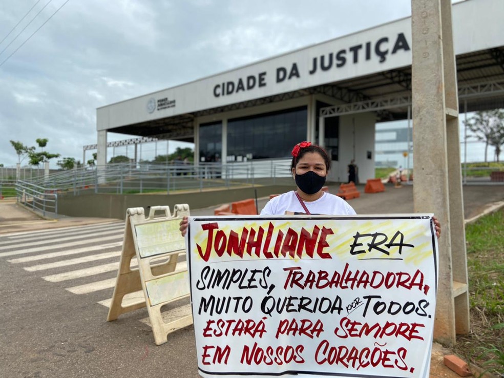 Família pede justiça pela morte da jovem  — Foto: Tálita Sabrina/Rede Amazônica Acre 