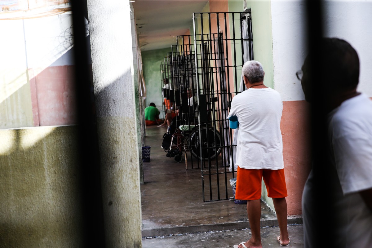 Presos homossexuais são transferidos para unidade especializada após decisão judicial, no Ceará - Globo