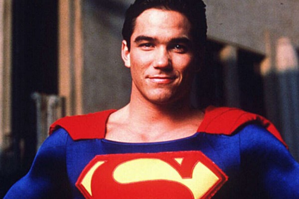 O ator Dean Cain viveu o herói Super-Homem durante as quatro temporadas da série Lois e Clark: As Novas Aventuras do Superman (Foto: Reprodução)