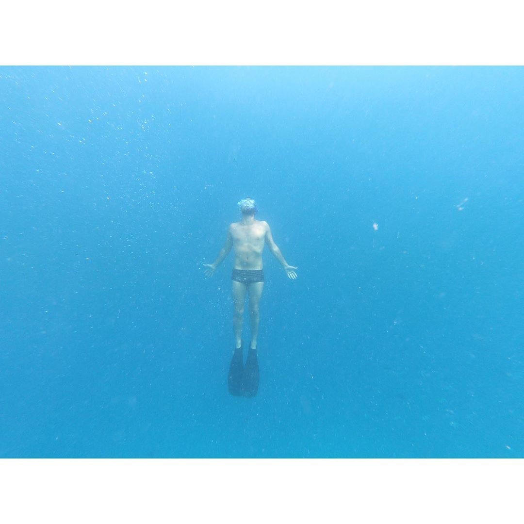 Renato Góes em mergulho nas Maldivas (Foto: Reprodução/Instagram)